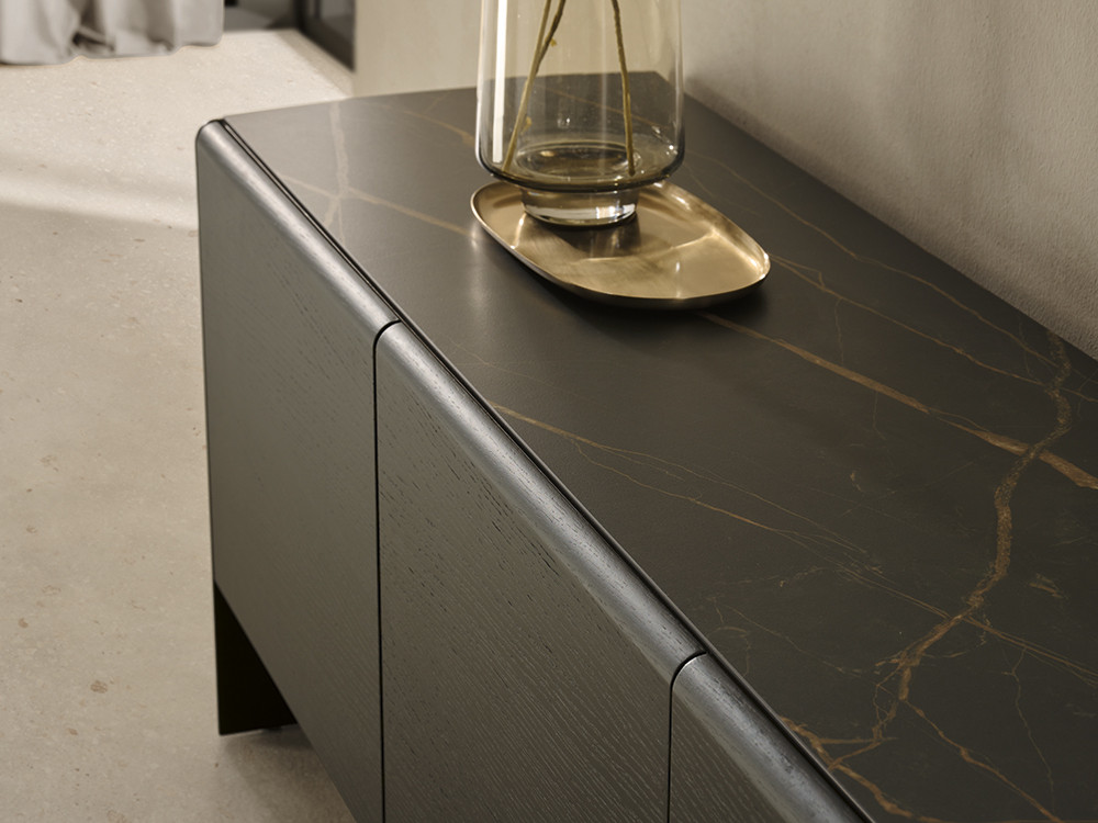 Mobel 6000: funcional aparador bajo Ecos de Didomobili con puertas, fabricado en España con roble