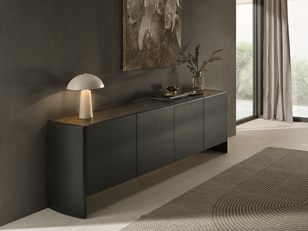 Aparador bajo Ecos de Didomobili: chapa de roble teñido y sobre porcelánico en Mobel 6000