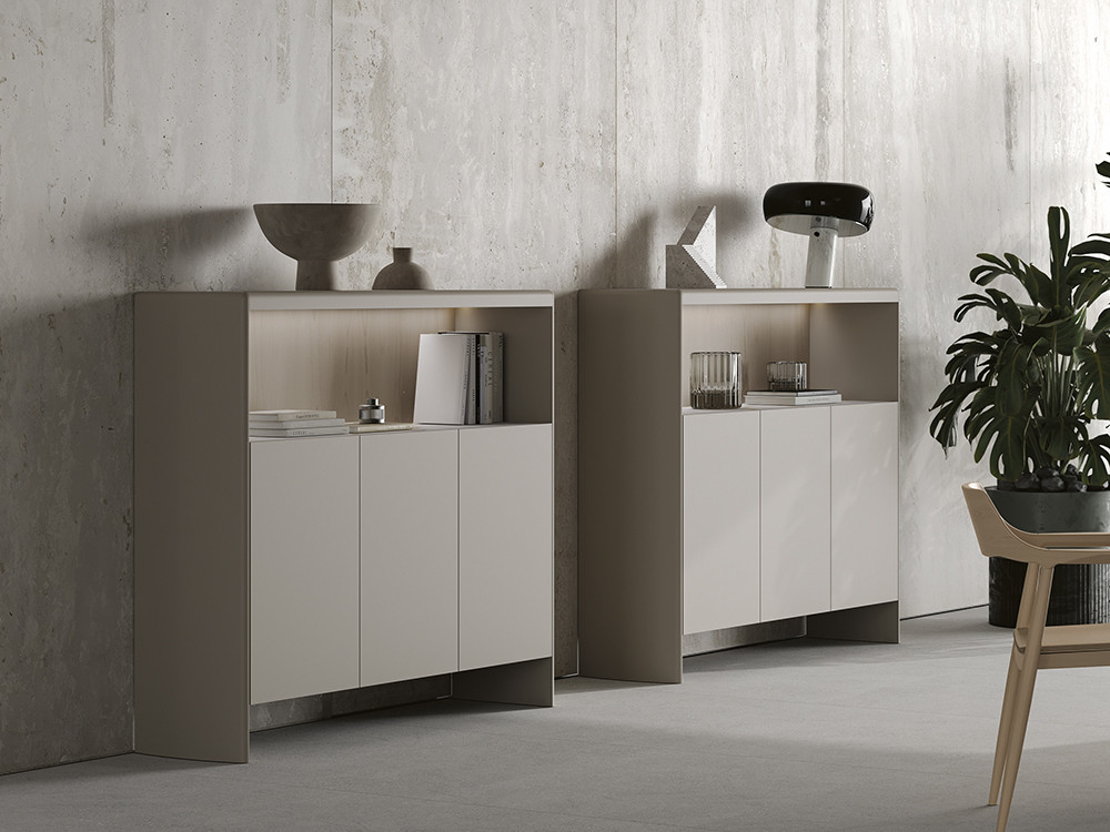 Aparador alto salón Ecos de Dido mobili: 3 puertas y hueco lacado con luz led en Mobel 6000