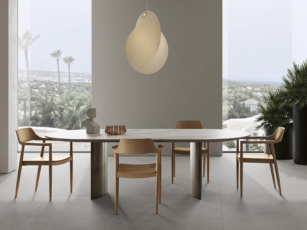 Mesa comedor porcelánico Ondas de Dido mobili: forma ovalada y base escultórica de metal en Mobel 6000