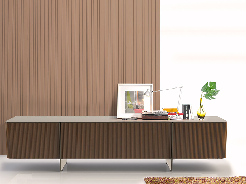 Mueble para tv moderno Dana: exterior de madera alistonada de nogal y patas de metal en Mobel 6000