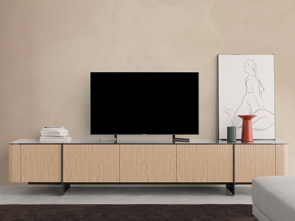 Muebles televisor moderno Dana de Dido Mobili: exterior en roble alistonado y sobre de cristal en Mobel 6000