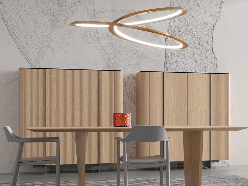 Aparadores altos Dana de Dido Mobili: exterior en nogal alistonado y patas de metal en Mobel 6000