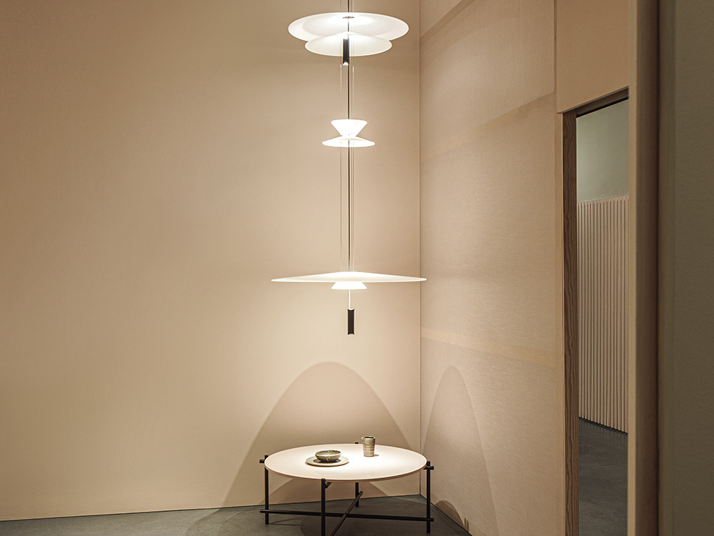 Lámpara salón techo Flamingo 1570 de Vibia: diseño de Antoni Arola con 4 luces LED en Mobel 6000