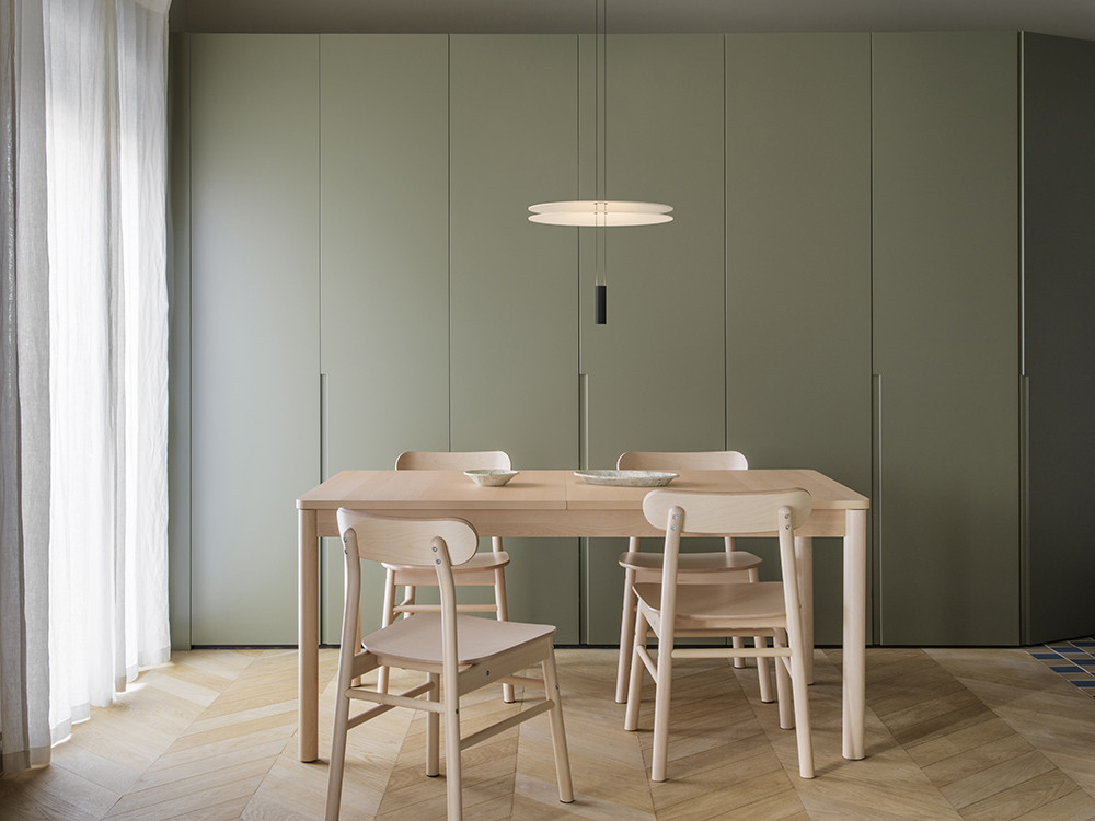 Lámpara salón techo Flamingo Mini 1575 de Vibia: diseño compacto de Antoni Arola disponible en Mobel 6000