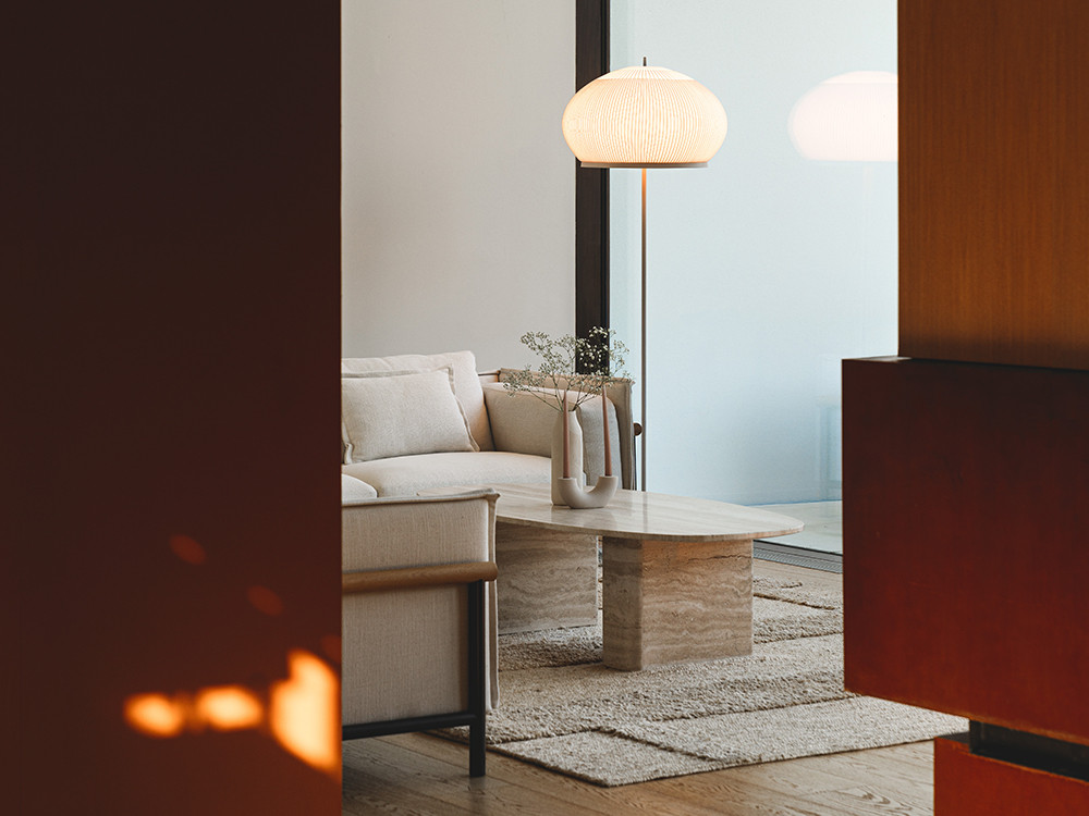Lámpara de pie Knit de Vibia: diseño con pantalla textil de Meike Harde en Mobel 6000