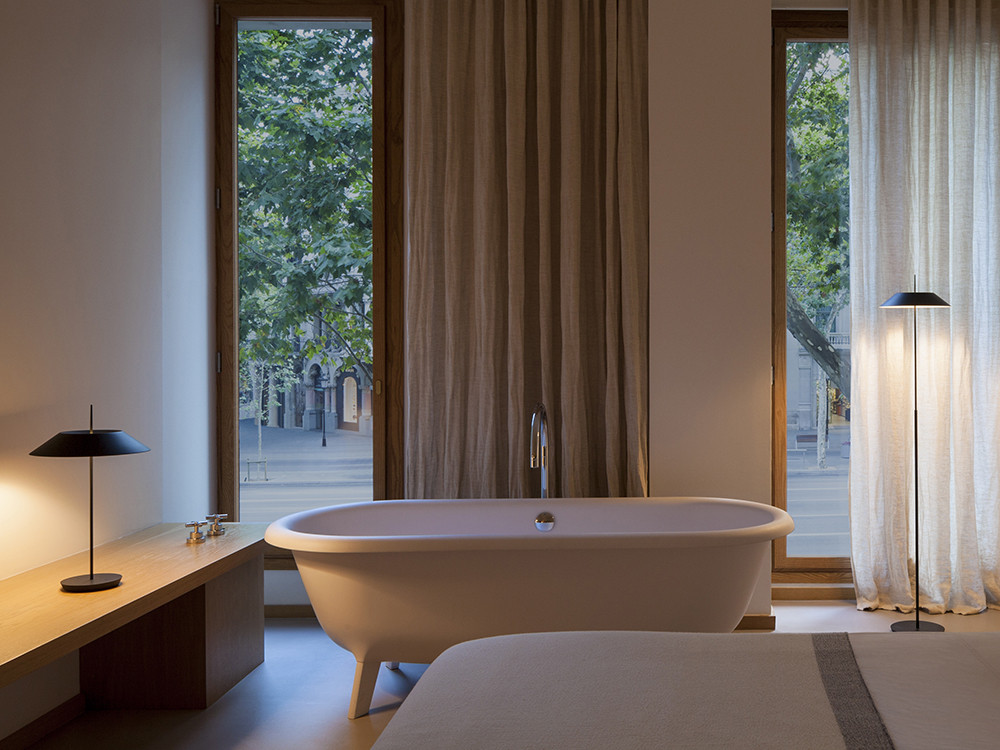 Mobel 6000: elegante lámpara salón Mayfair, diseño de Diego Fortunato con consumo eficiente LED