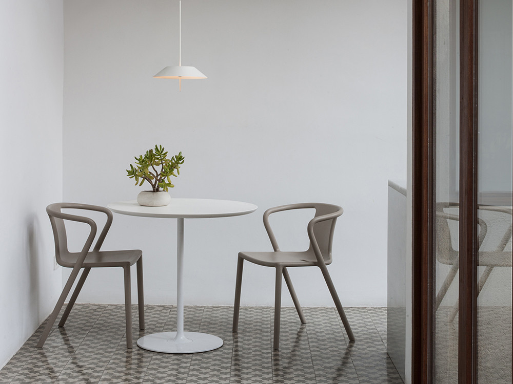 Lámpara salón techo Mayfair de Vibia: diseño de Diego Fortunato en varios acabados en Mobel 6000