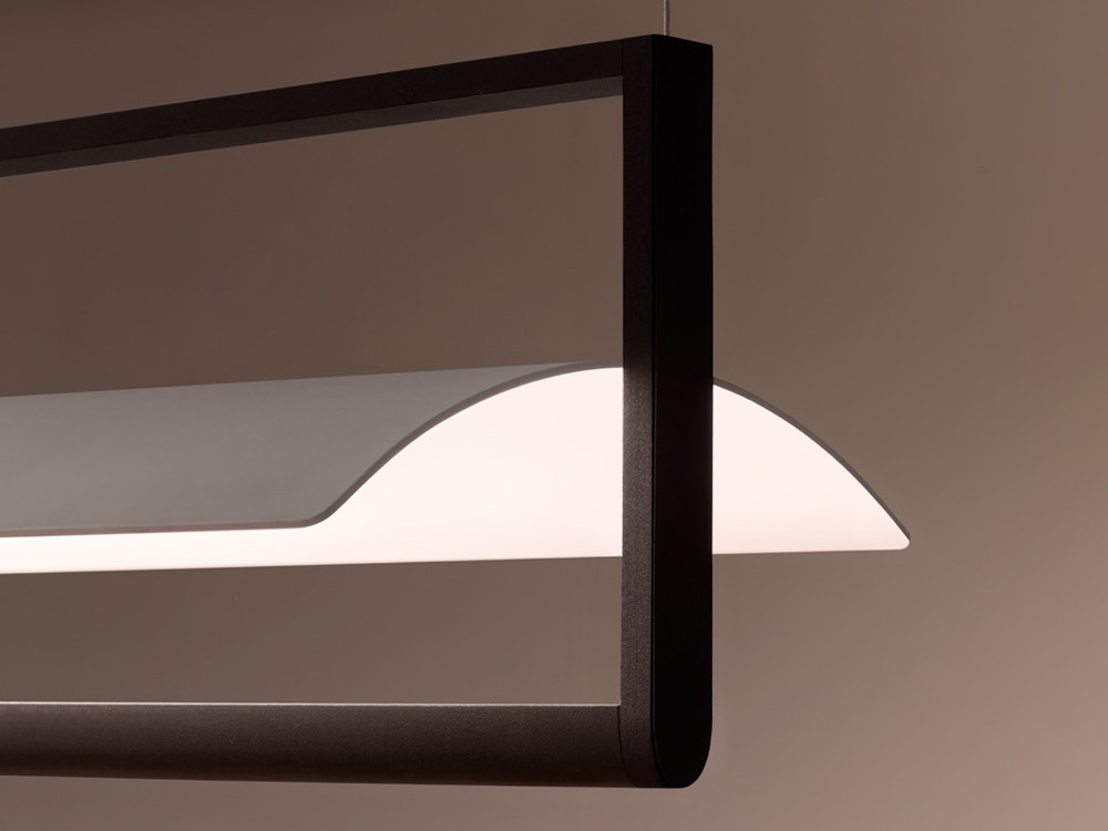 Mobel 6000: elegante lámpara salón Kontorno, placa de metal curvada para proyectos eficientes