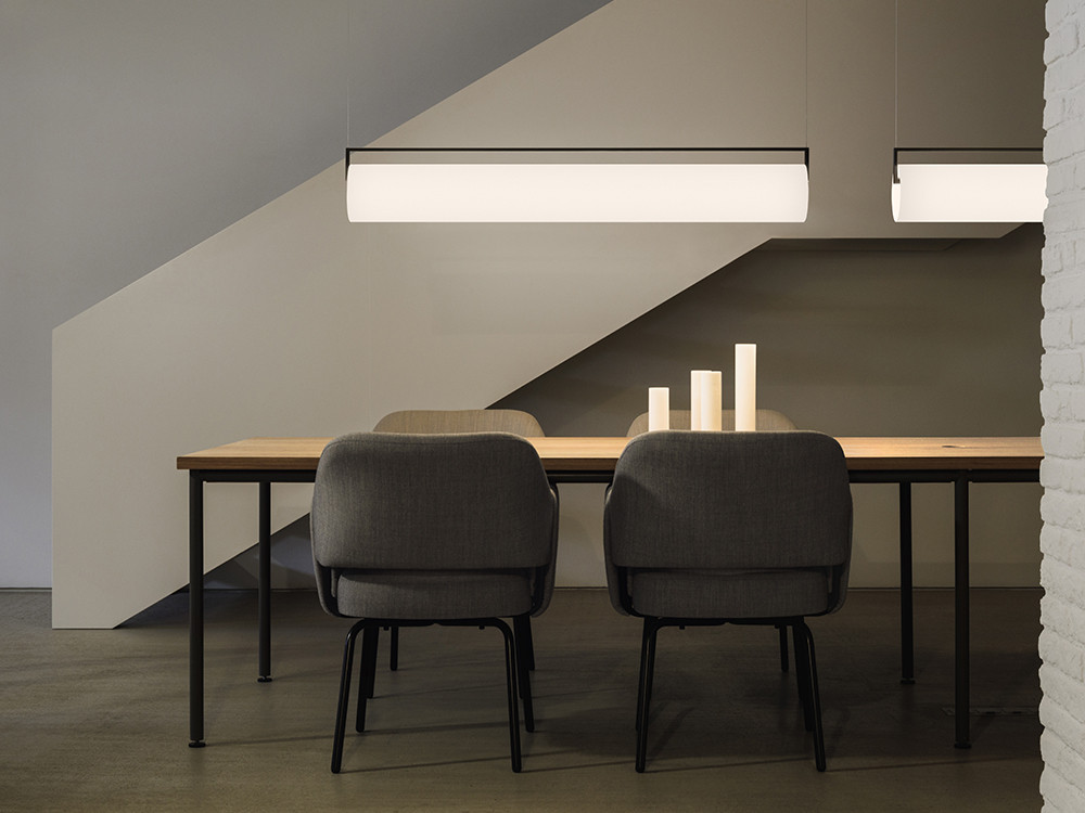 Lámpara salón techo Kontorno de Vibia: diseño de Sebastian Herkner con marco metálico en Mobel 6000