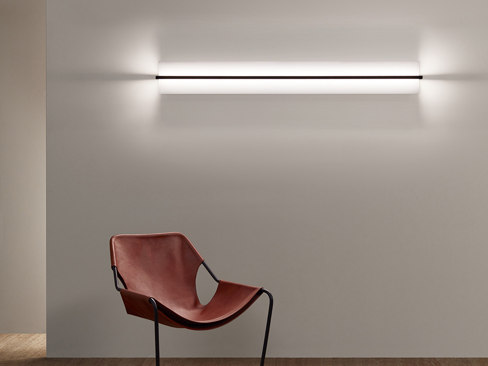 Mobel 6000: exclusiva lámpara de diseño Vibia, aplique Kontorno Frame con armonía curvada de Sebastian Herkner