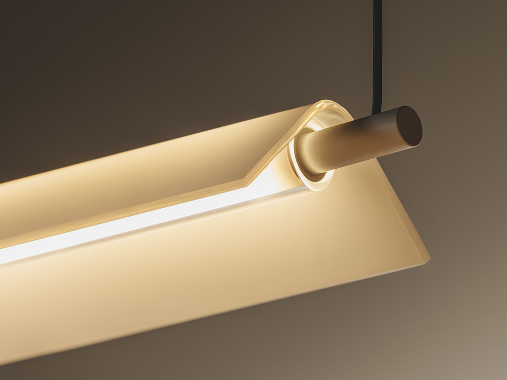 Mobel 6000: lámparas de diseño Vibia Asia, pantalla cóncava y materialidad consciente