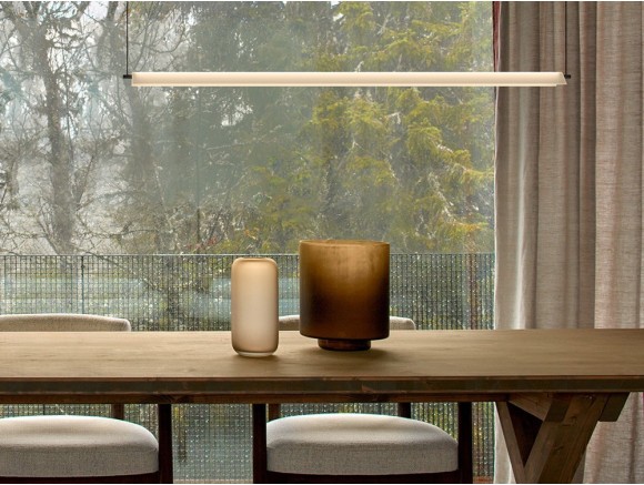 Lámpara salón techo Asia de Vibia: diseño de Antoni Arola con vidrio lacado en Mobel 6000