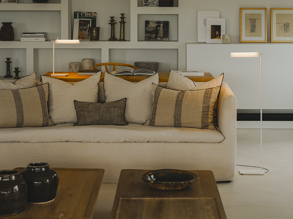 Mobel 6000: exclusiva lámpara de pie Asia, diseño de Antoni Arola con materialidad impecable