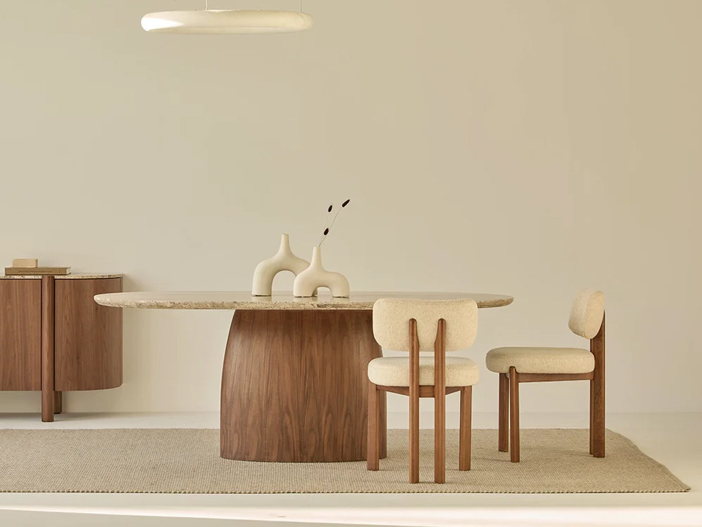 Mesa de comedor Kaia de Unika: diseño ovalado con sobre de mármol travertino gris en Mobel 6000