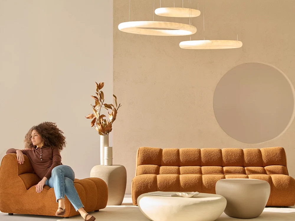 Butacas y sillones Unika: modelo Nude de formas sinuosas en dos opciones de tapicería para Mobel 6000