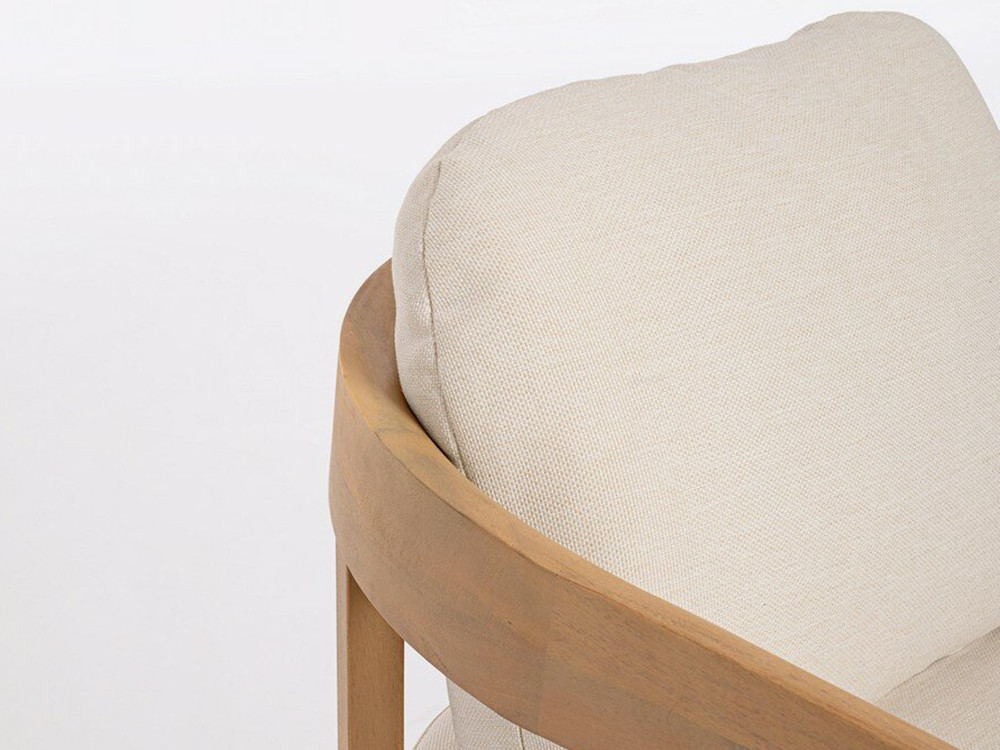 Sillas de madera para comedor Pablo de Bizzotto: materialidad de acacia FSC y cojín tapizado disponible en Mobel 6000