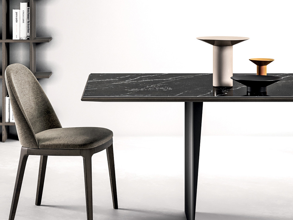 Devina Nais: mesa de comedor Morphis con base Stylo de metal, detalle único de ebanistería en los cantos vistos para Mobel 6000