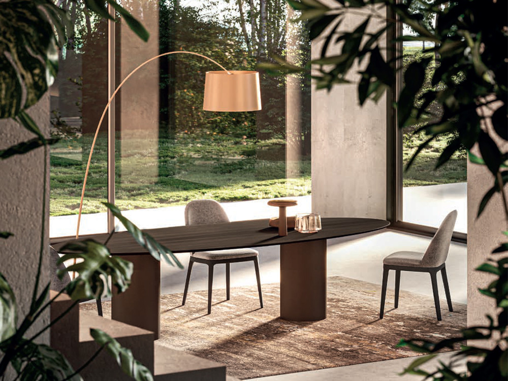 Comedores modernos Devina Nais: mesa ovalada Caleido Pillar, elegancia artesanal en roble y metal para Mobel 6000