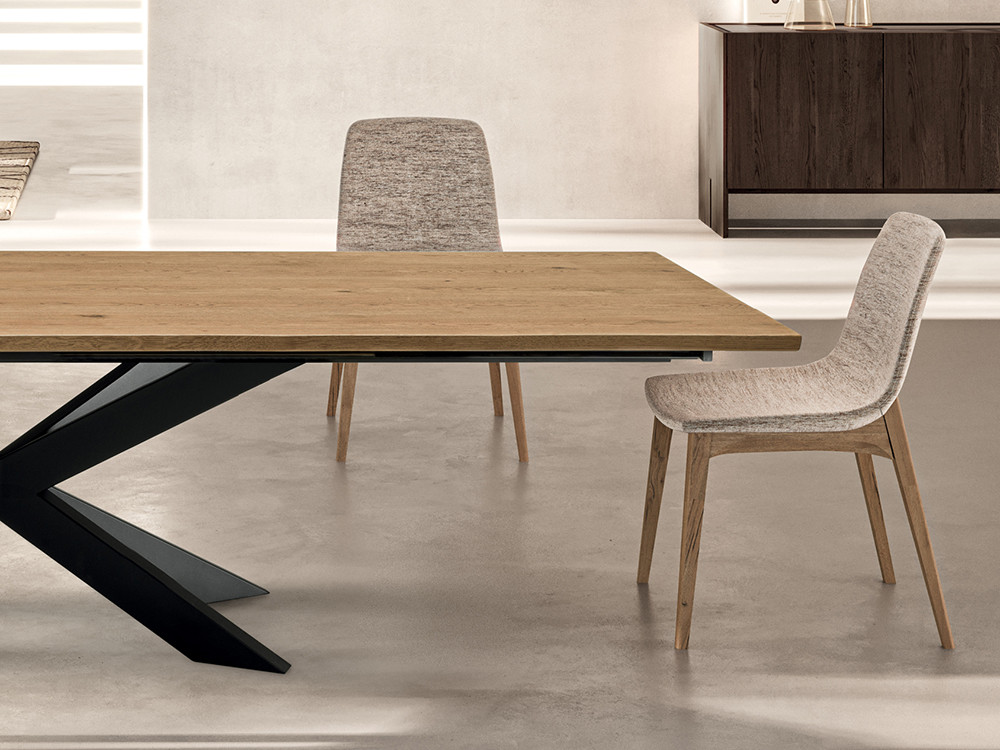 Mobel 6000: exclusiva mesa madera Nexus Star de Devina Nais, con dos extensiones ocultas bajo el sobre de roble
