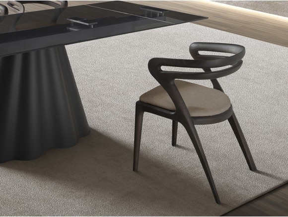 Silla de madera Olden con asiento tapizado en tejidos seleccionables en Mobel 6000