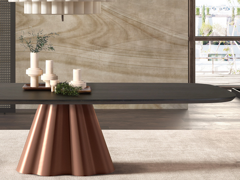 Mobel 6000: mesa de diseño Flam Fix Wood con sobre silueta barril y base escultórica de metal lacado