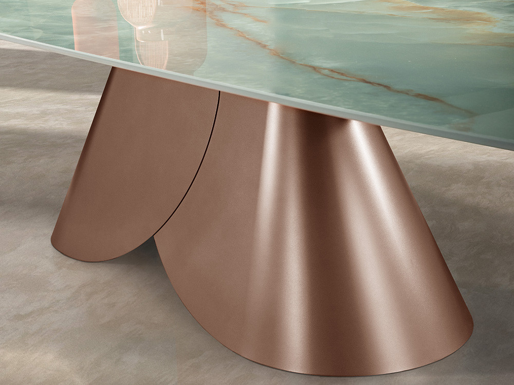 Mobel 6000: mesa comedor porcelánico Lihue, diseño de fabricación española con base escultórica de metal curvado