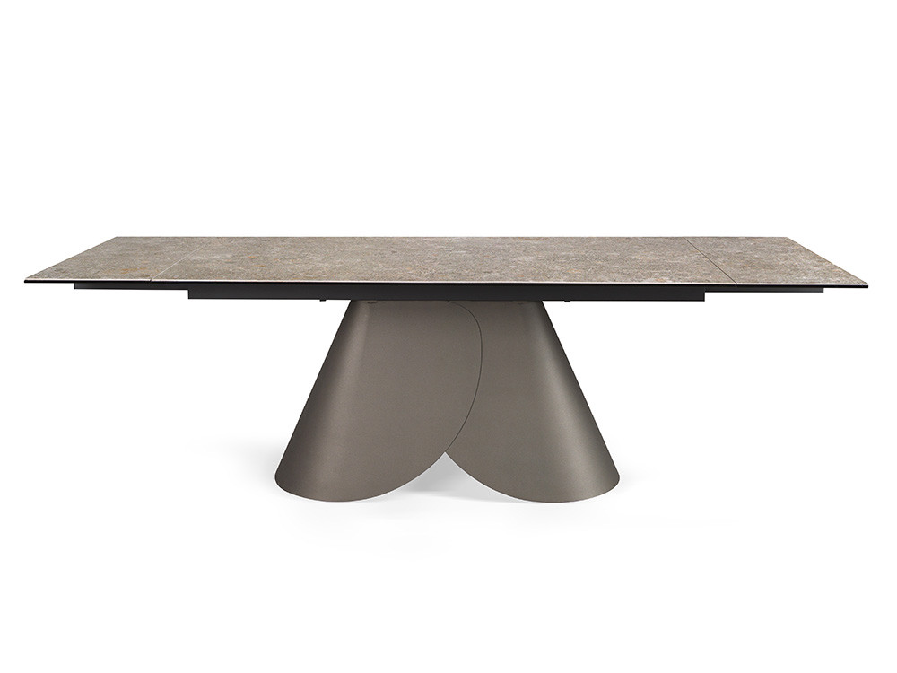 Comedores modernos con la mesa Lihue Keramic: elegancia nacional con base escultórica de metal en Mobel 6000