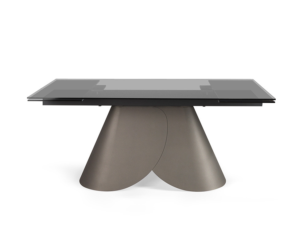 Mesa de cristal comedor Lihue Glass: sofisticada base escultórica de metal lacado y extensiones en los extremos en Mobel 6000