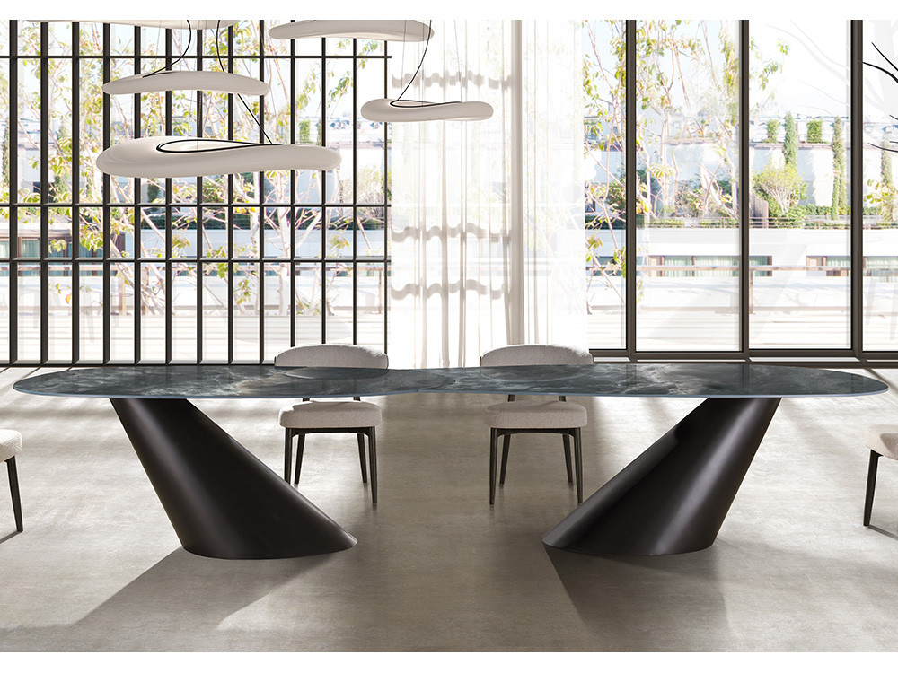 Sofisticada mesa fija de comedor Maui Uña de Nacher: diseño con sello español y sobre porcelánico para salones de diseño