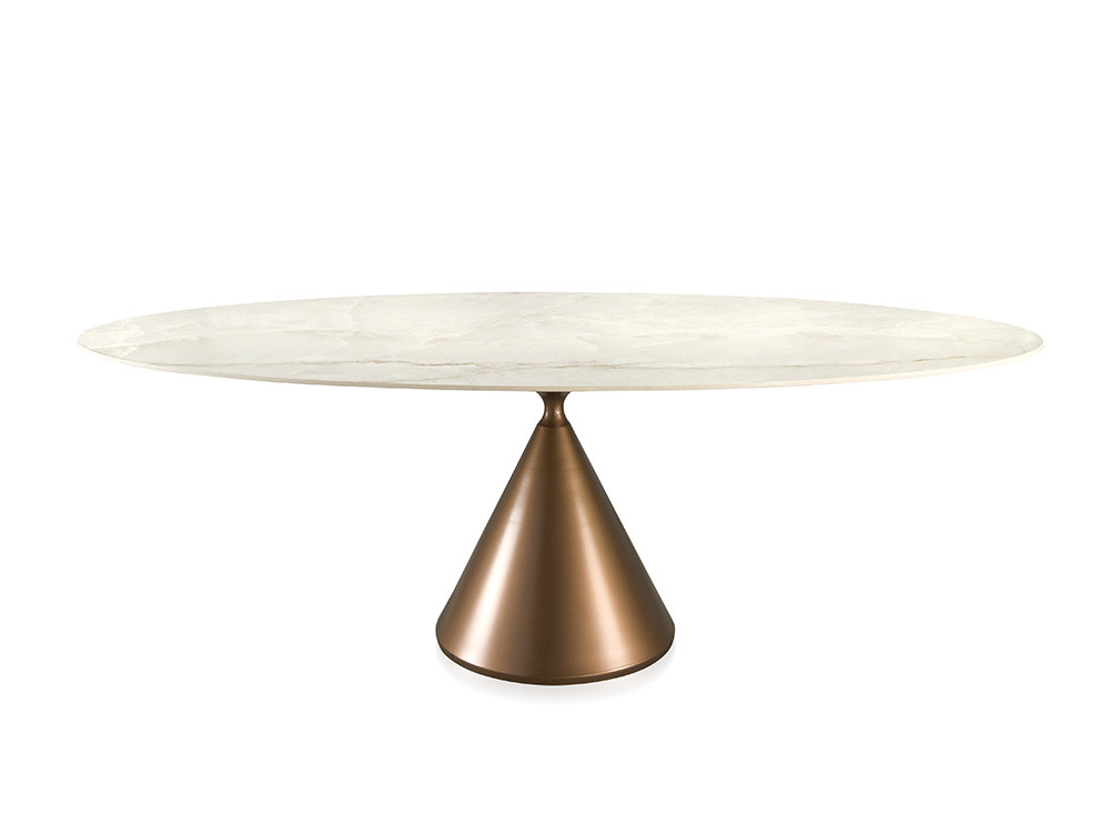 Comedores modernos con la mesa Aiko Fix Keramic: elegancia nacional con silueta ovalada y metal para Mobel 6000