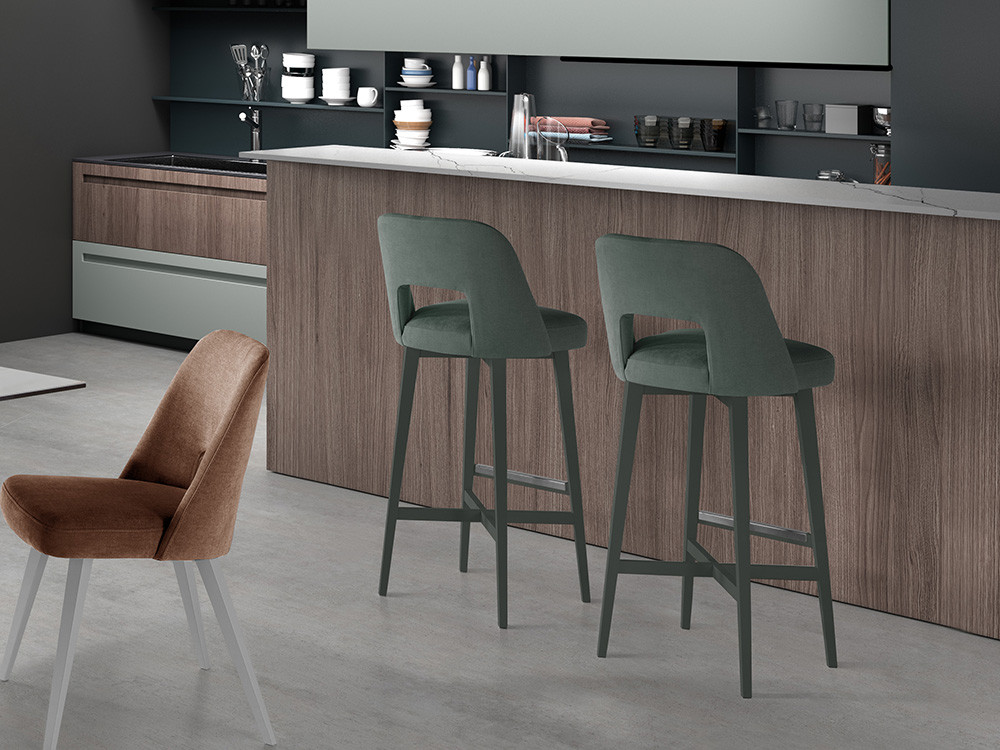 Taburetes para islas de cocina Emma Wood Square de Nacher: maestría nacional personalizable en tejidos para salones modernos