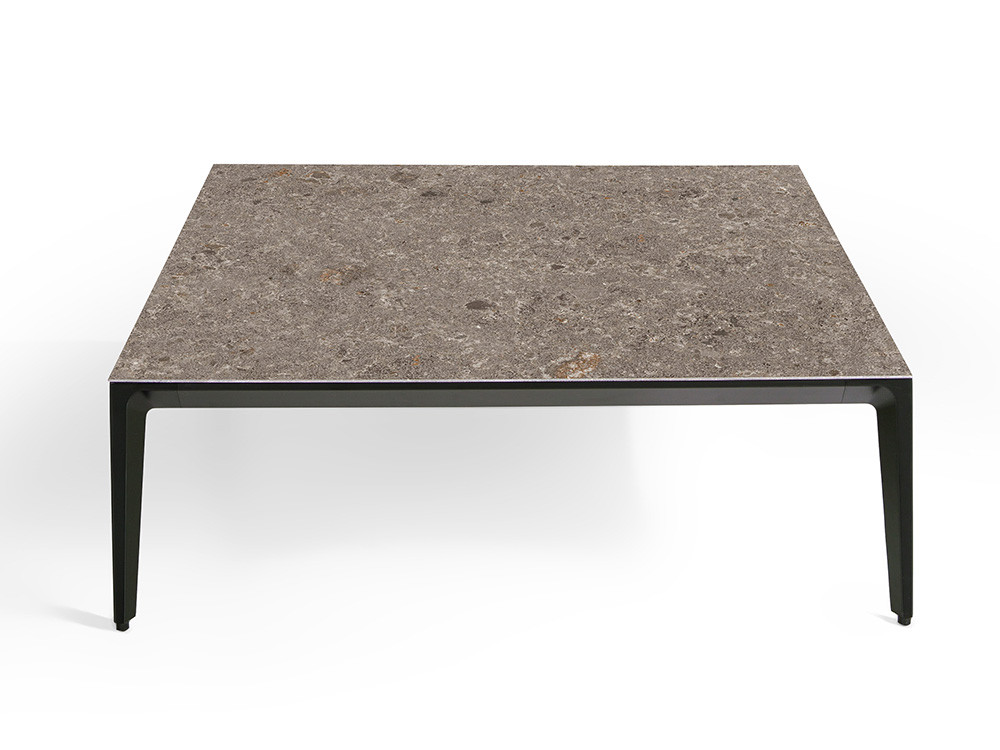 Mobel 6000: exclusiva mesa centro porcelánico Kuki por Nacher, maestría española en cerámica y metal