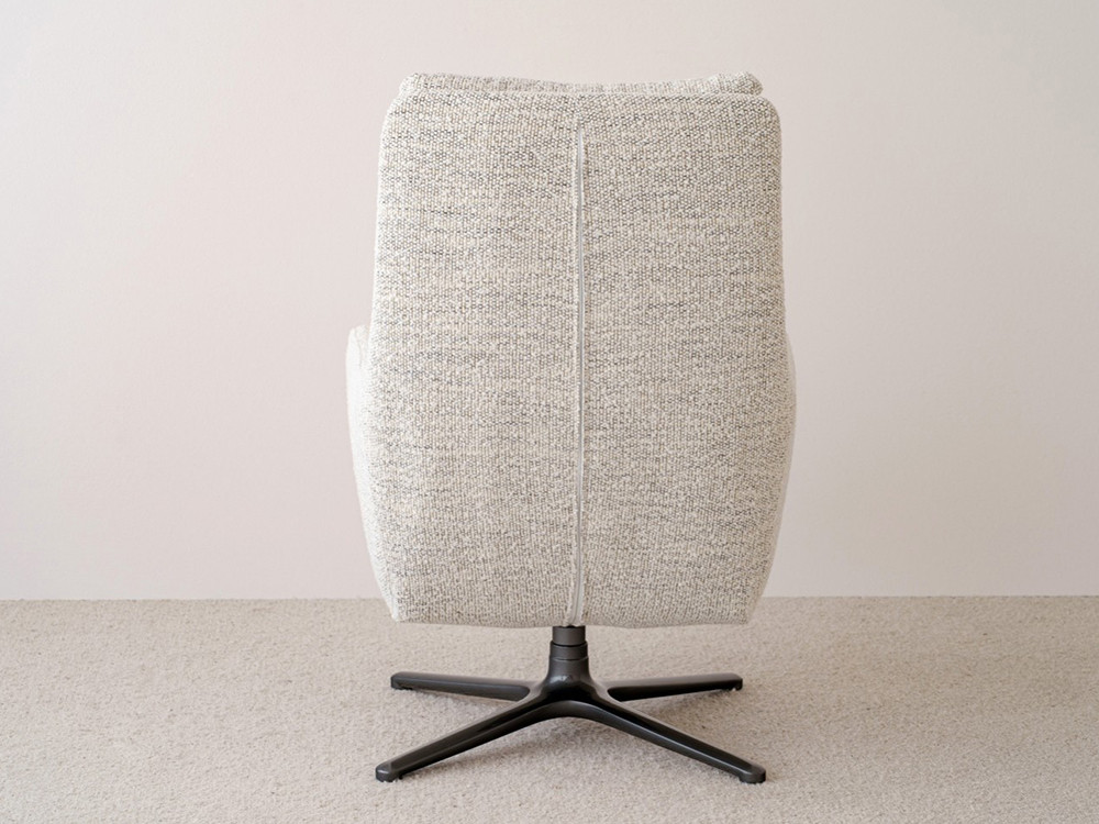 Sillones y butacas de diseño VP: butaca giratoria en textil beige gris para salones modernos en Madrid