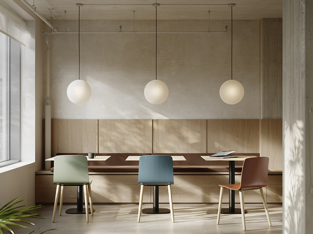 Sillas de comedor Atrio Wood de Cancio: elegancia en madera de fresno barnizado para salones modernos en Mobel 6000