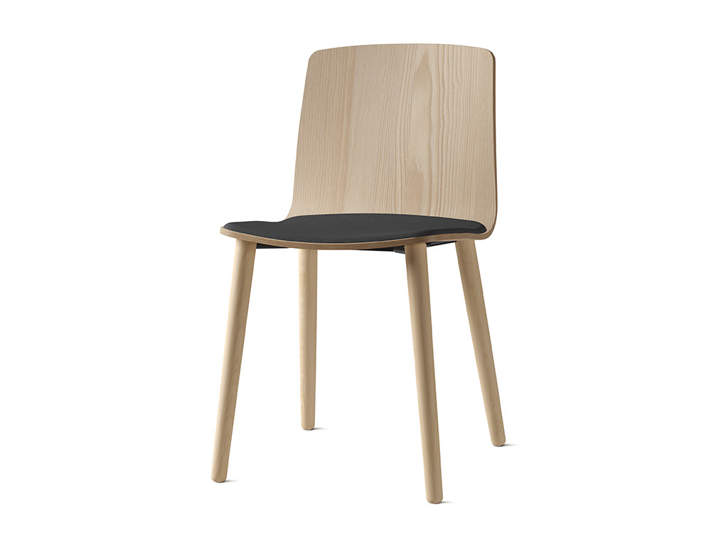 Mobel 6000: sofisticada silla comedor madera Atrio Wood por Cancio, estructura de fresno barnizado en acabado semi mate