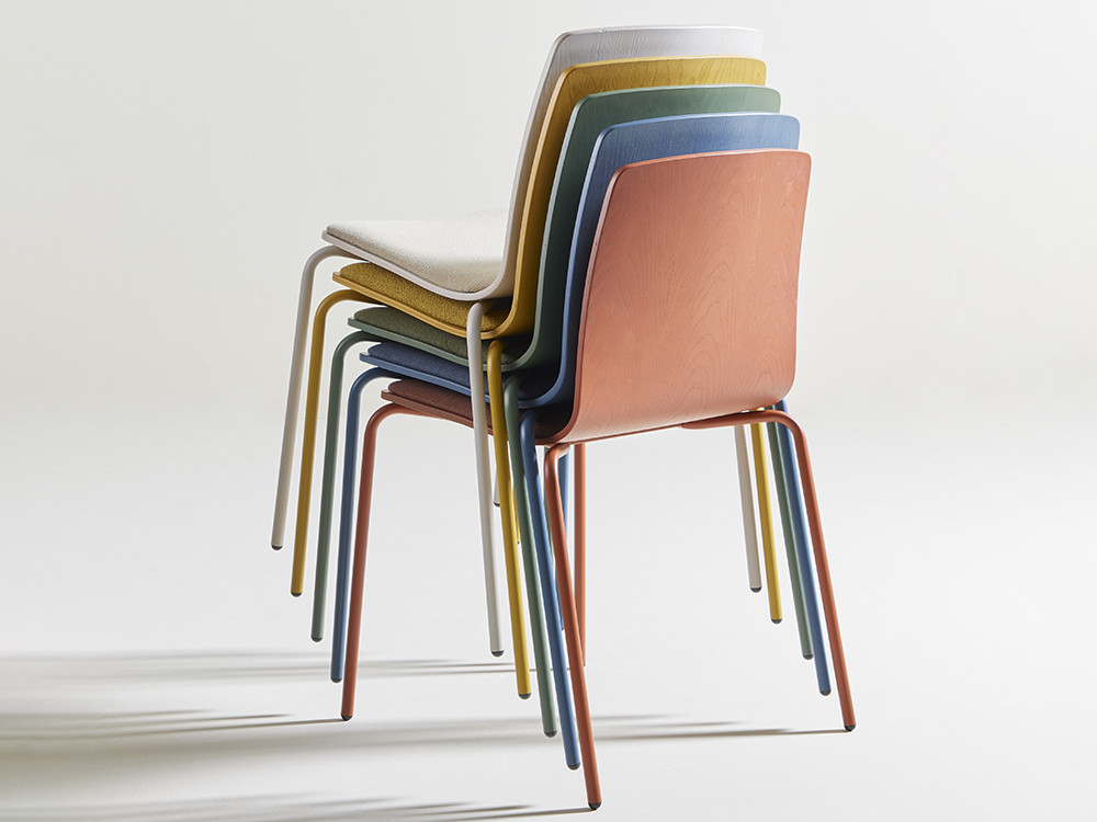 Mobel 6000: exclusiva silla apilable tapizada Atrio Metal por Cancio, elegancia y confort para salones modernos