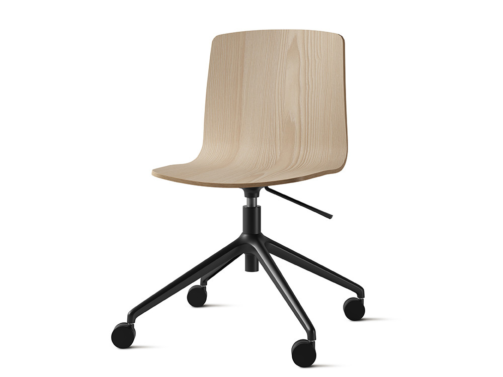 Mobel 6000 Madrid: exclusiva silla de diseño Atrio Office por Cancio, elegancia en madera de fresno y base de metal epoxi