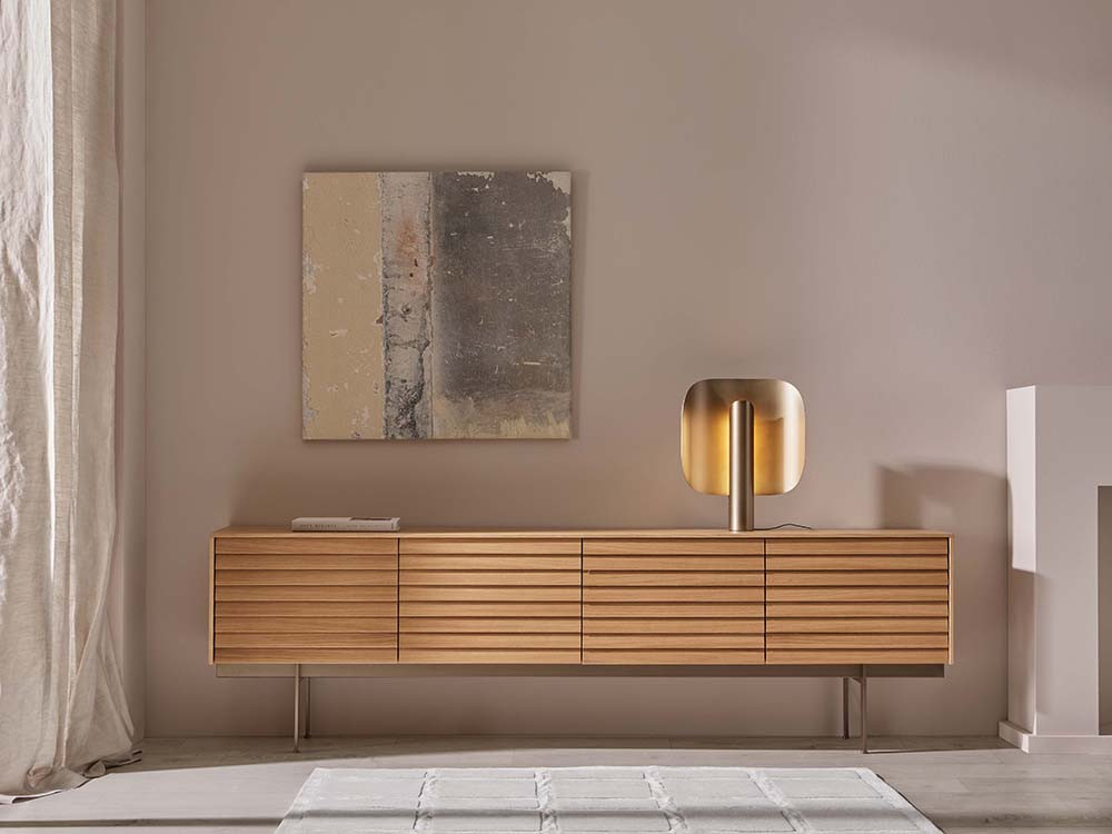 Aparadores modernos Sussex por Punt Mobles: la esencia del Art & Design con puertas batientes de lamas