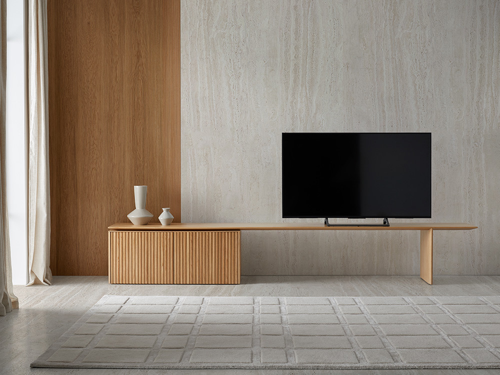 Muebles de televisión modernos Velasca de Punt Mobles: diseño extensible en chapa natural disponible en Mobel 6000