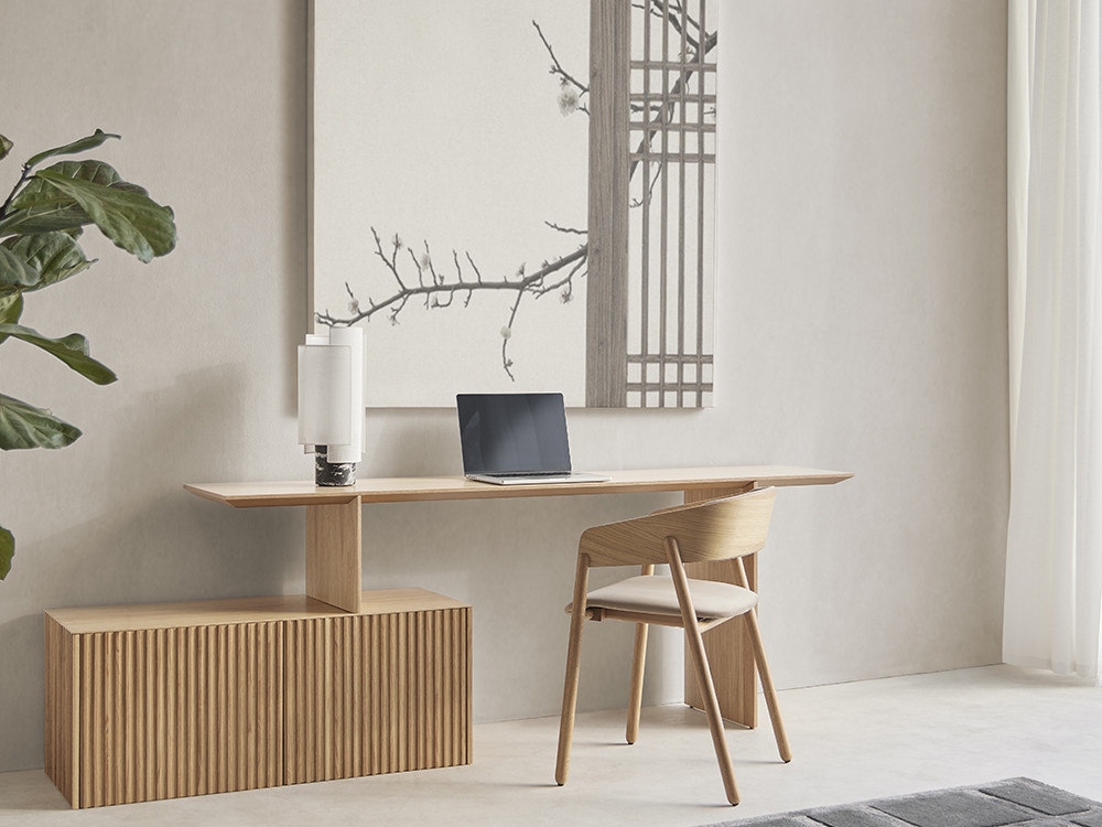 Escritorios de diseño Velasca de Punt Mobles: elegancia en chapa de roble por Palomba Serafini en Mobel 6000