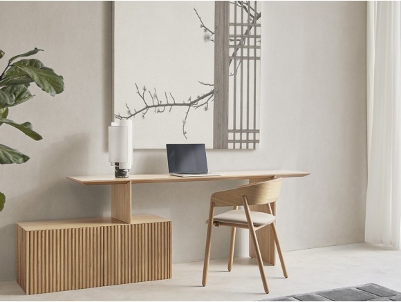 Escritorios de diseño Velasca de Punt Mobles: elegancia en chapa de roble por Palomba Serafini en Mobel 6000