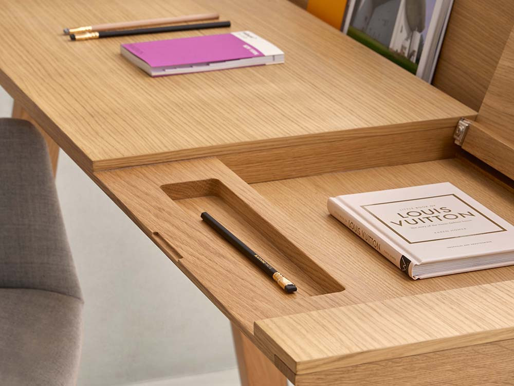 Zona de estudio Ernest de Punt: elegancia en madera de roble con tapa elevable en Mobel 6000 Madrid