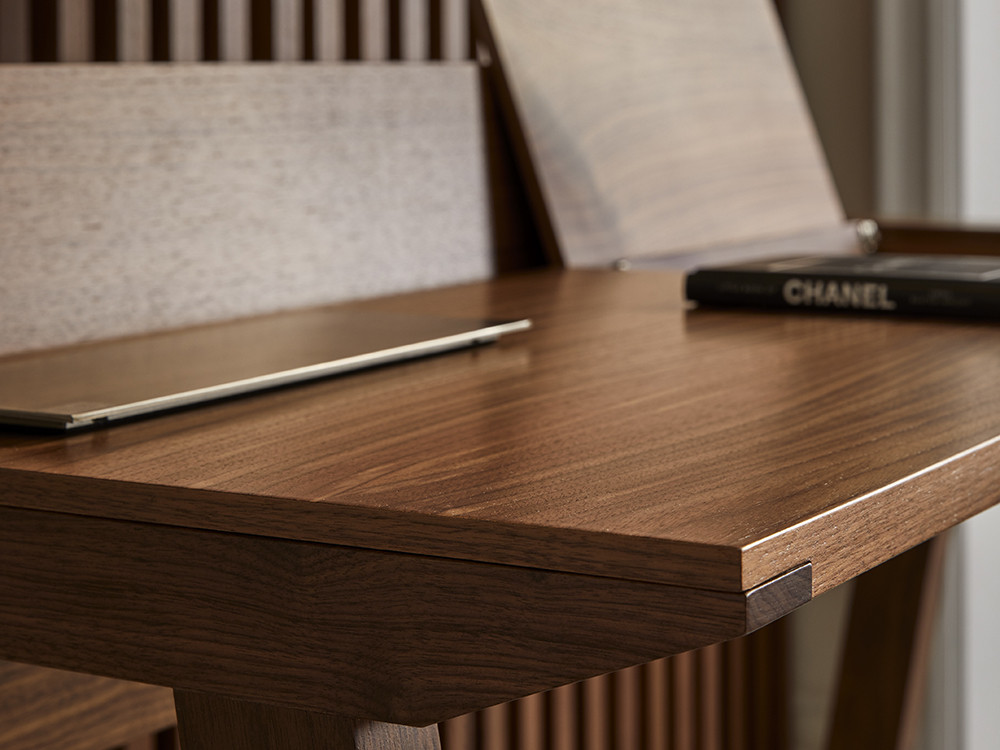 Mesa despacho diseño Ernest de Punt: sofisticación extensible a la organización interior en Mobel 6000