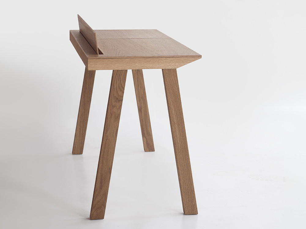 Escritorios de diseño Ernest por Punt: la unión perfecta entre madera natural y funcionalidad de autor