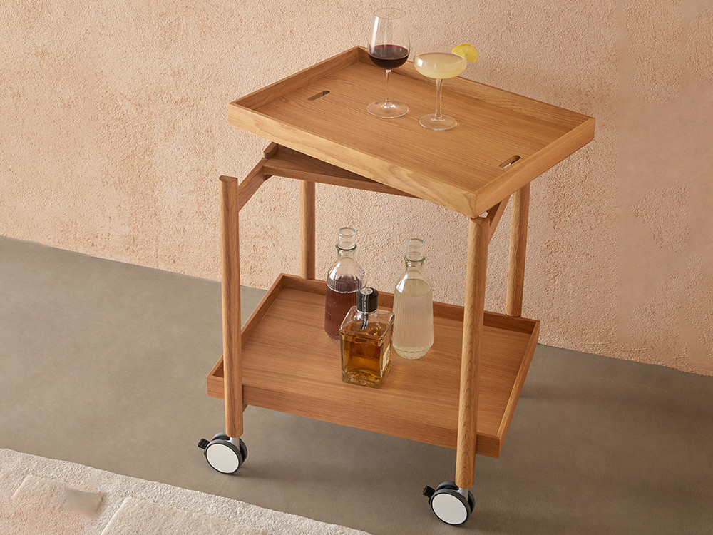 Mobel 6000 | Seismil Studio: exclusivo mueble auxiliar Mai Thai por Punt Mobles, diseño de Odosdesign con ruedas en Madrid