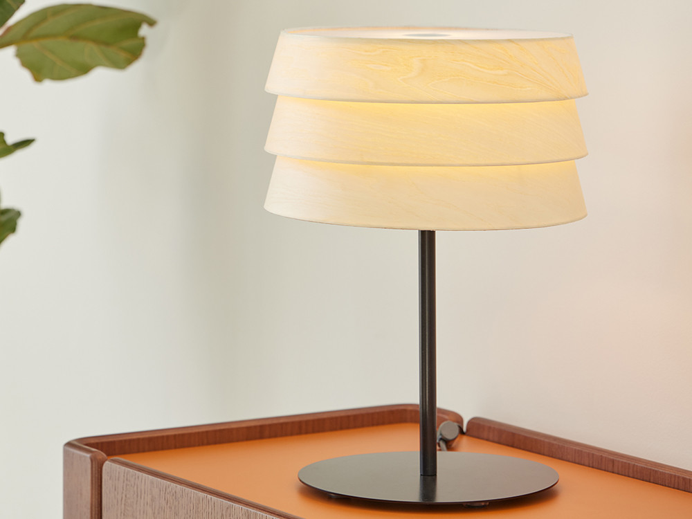 Mobel 6000 | Seismil Studio: exclusiva lámpara de sobremesa Sussex por Punt, distribuidor oficial en Madrid de diseño artesanal