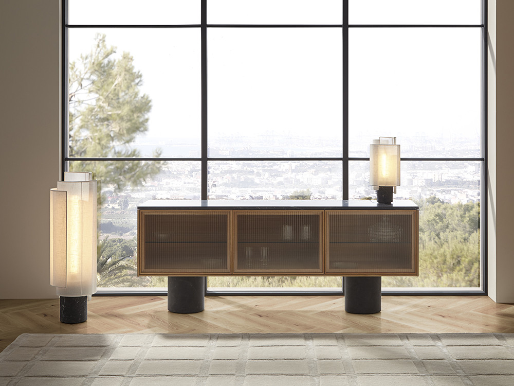 Lámparas de diseño de pie Rio por Sebastian Herkner: elegancia escultural y fabricación artesanal en Mobel 6000 Madrid