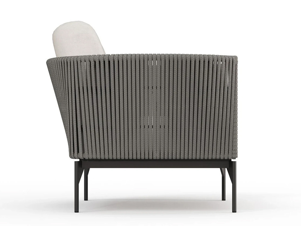 El sillón de jardín Boston de Skyline ofrece confort con cuerda Light Grey y aluminio: diseño en Seismil Studio Madrid