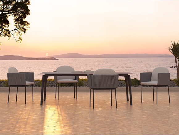 Sillas comedor diseño Boston de Skyline: Santiago Sevillano usa aluminio y cuerda Light Grey en Mobel 6000 Madrid
